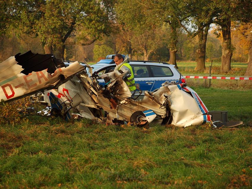 Kleinflugzeug abgestuerzt Sankt Augustin Meindorf P199.JPG